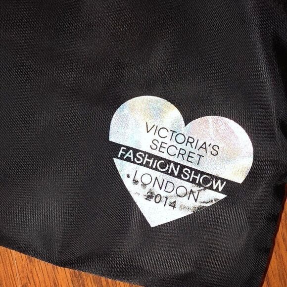 Victoria’s Secret | NEW Fashion Show Zipper Pouch - Picture 2 of 4